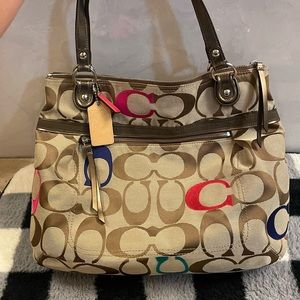 Signature Coach shoulder bag